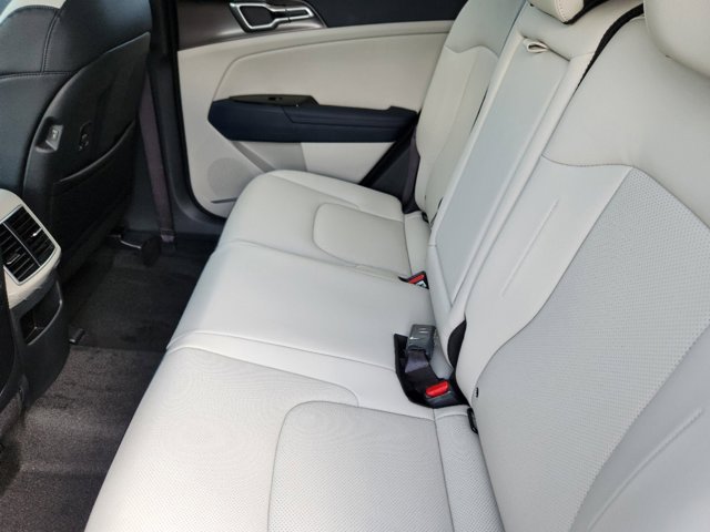 Vehicle image 11 of 21