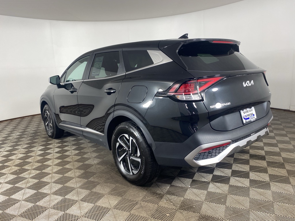Vehicle image 7 of 26