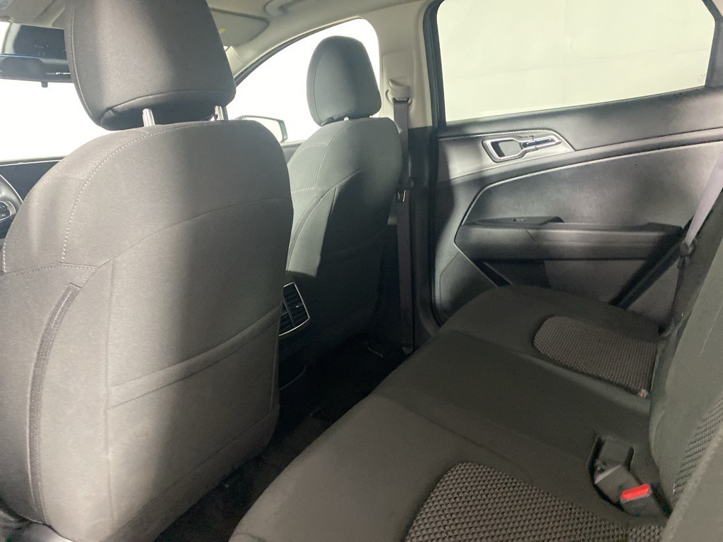 Vehicle image 23 of 26