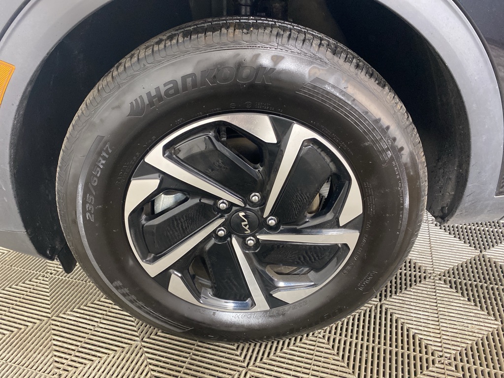 Vehicle image 13 of 26