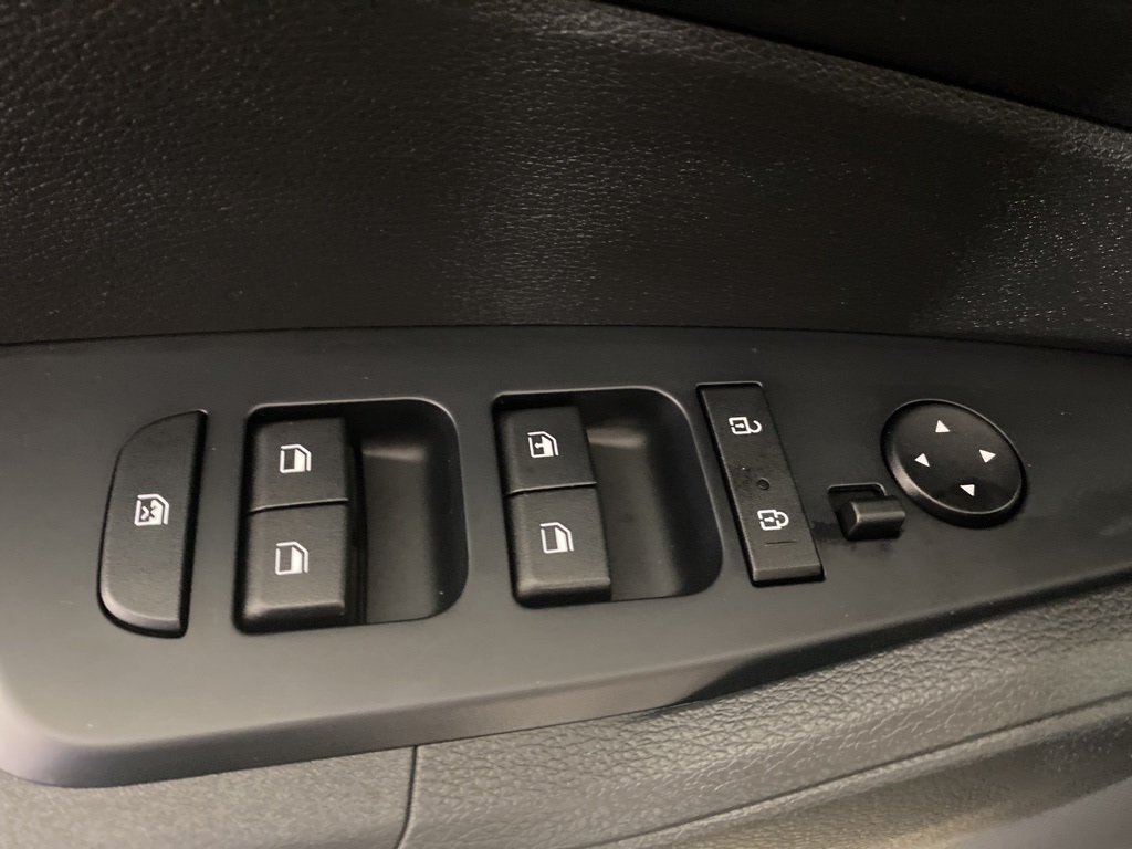 Vehicle image 17 of 26