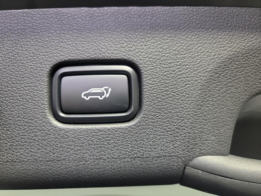 Vehicle image 13 of 35