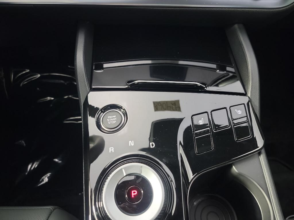 Vehicle image 33 of 35