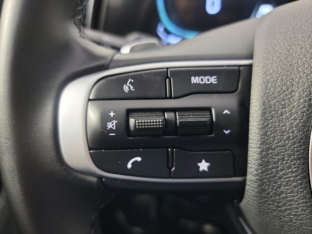 Vehicle image 27 of 35
