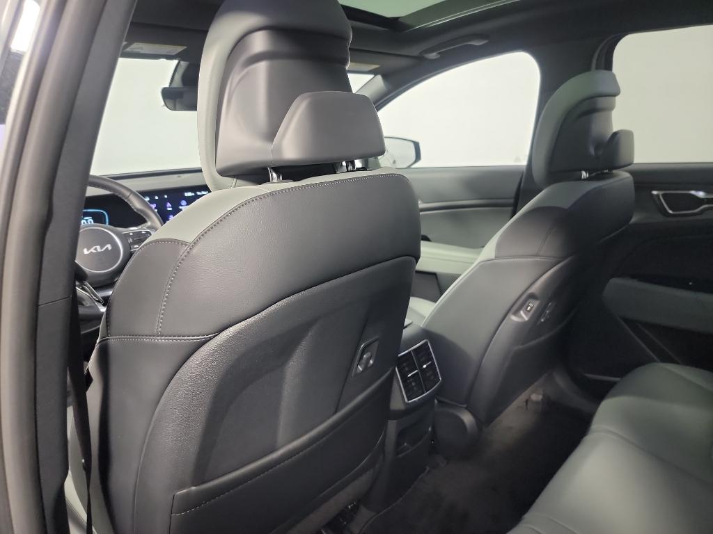 Vehicle image 19 of 35