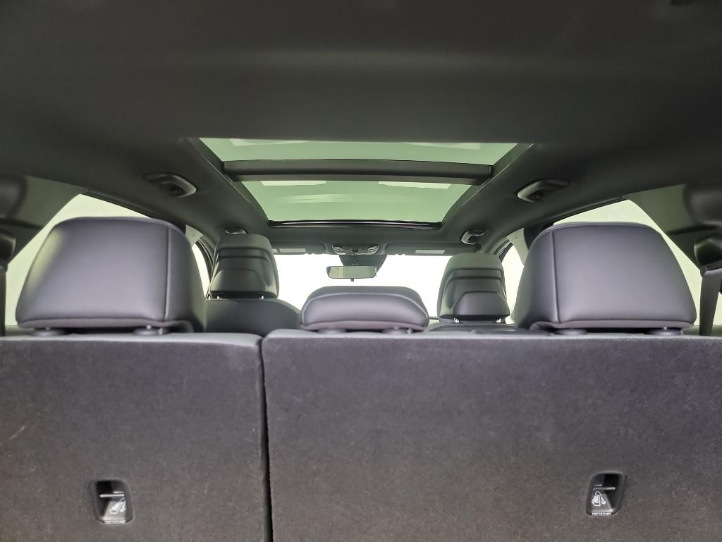Vehicle image 23 of 35