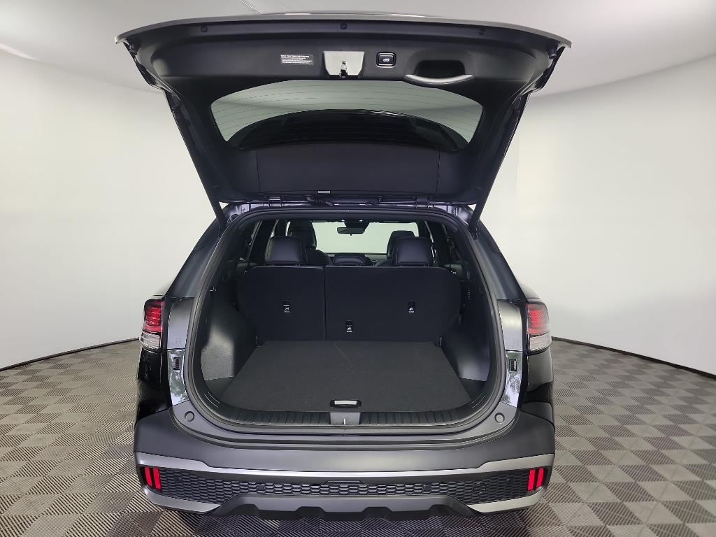 Vehicle image 11 of 35