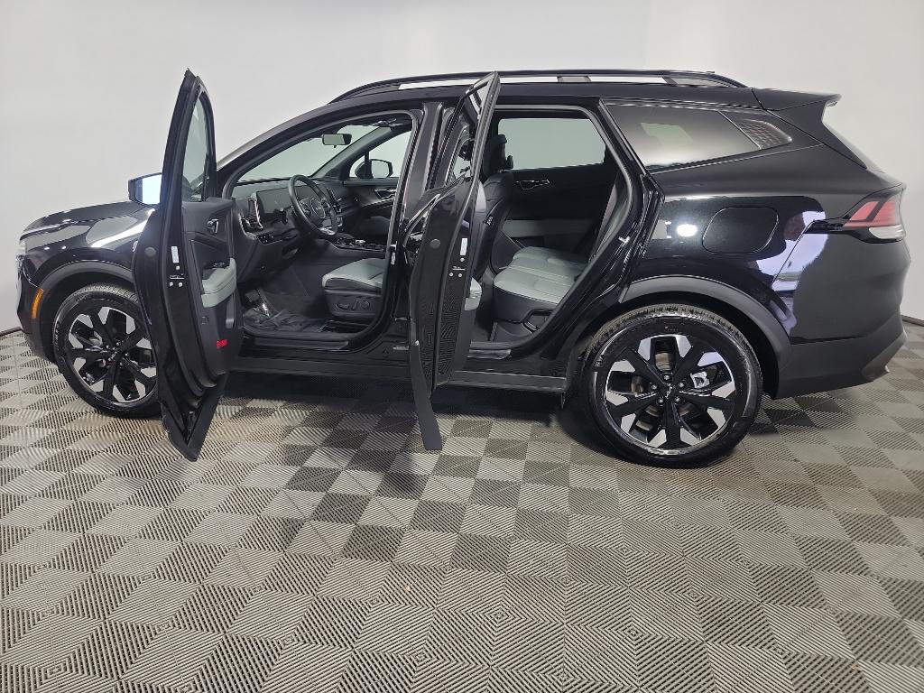 Vehicle image 8 of 35