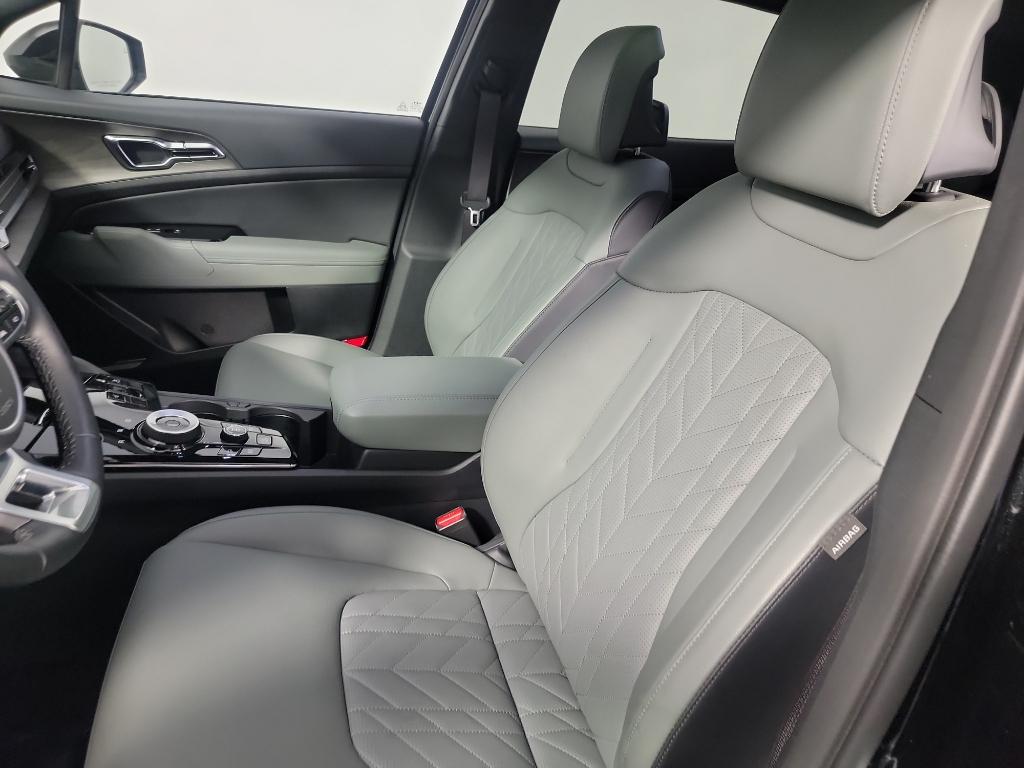 Vehicle image 18 of 35
