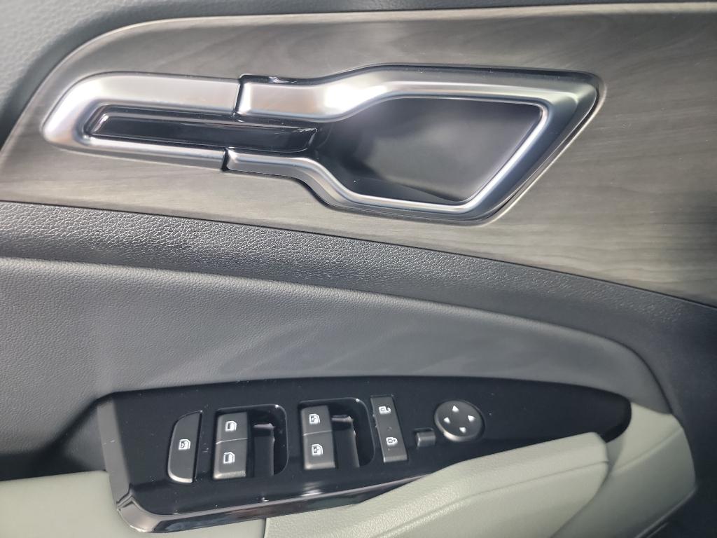 Vehicle image 26 of 35