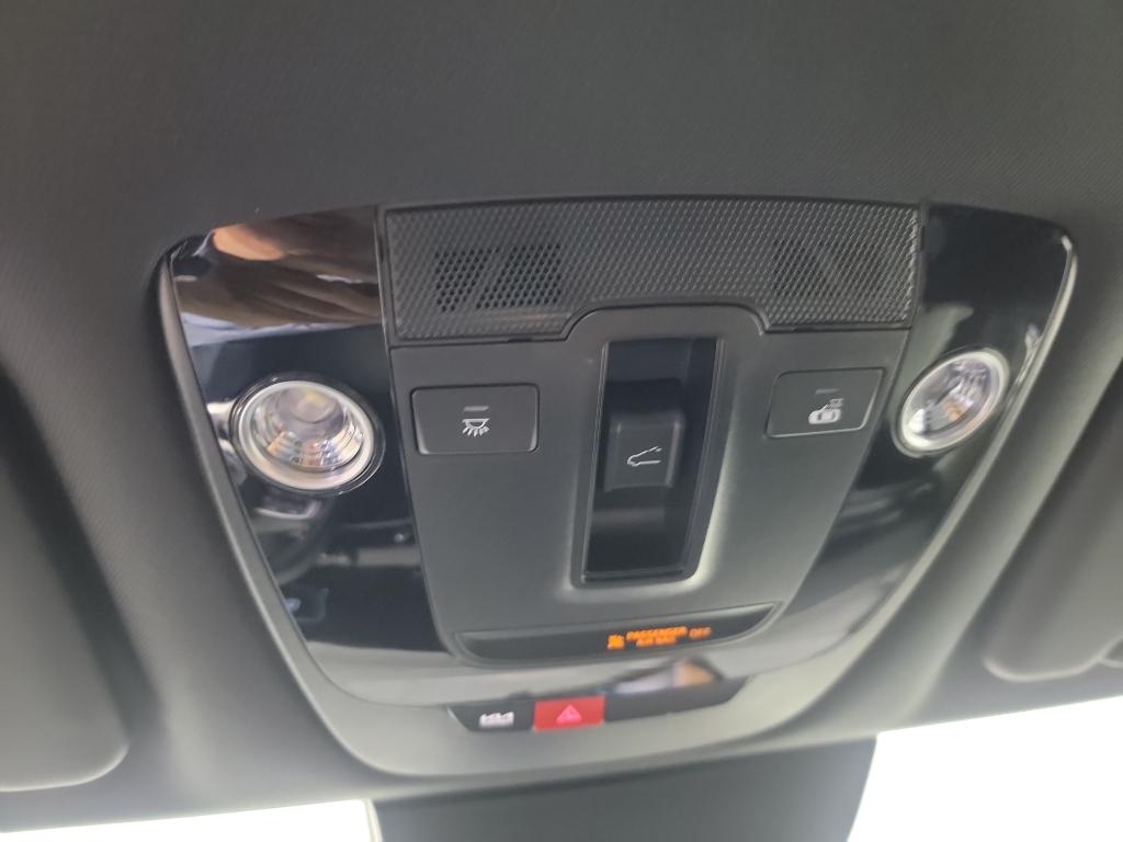 Vehicle image 22 of 35
