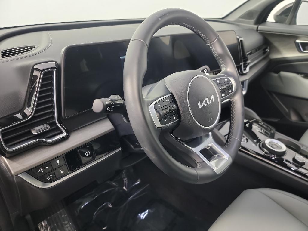 Vehicle image 17 of 35