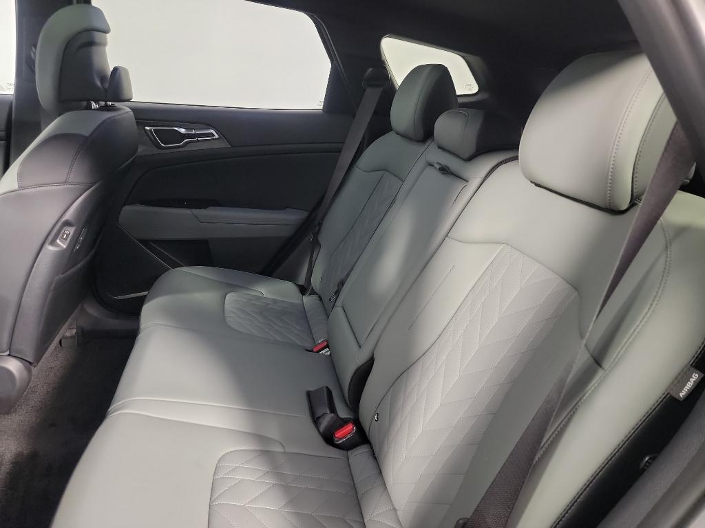 Vehicle image 20 of 35