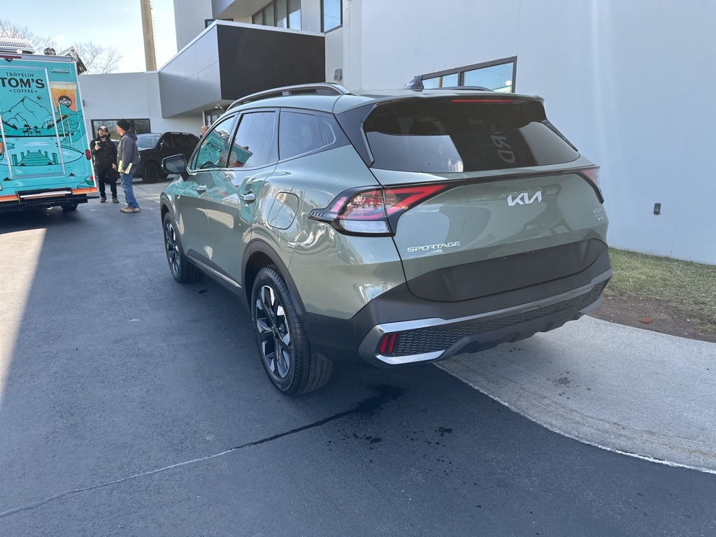 Vehicle image 7 of 27