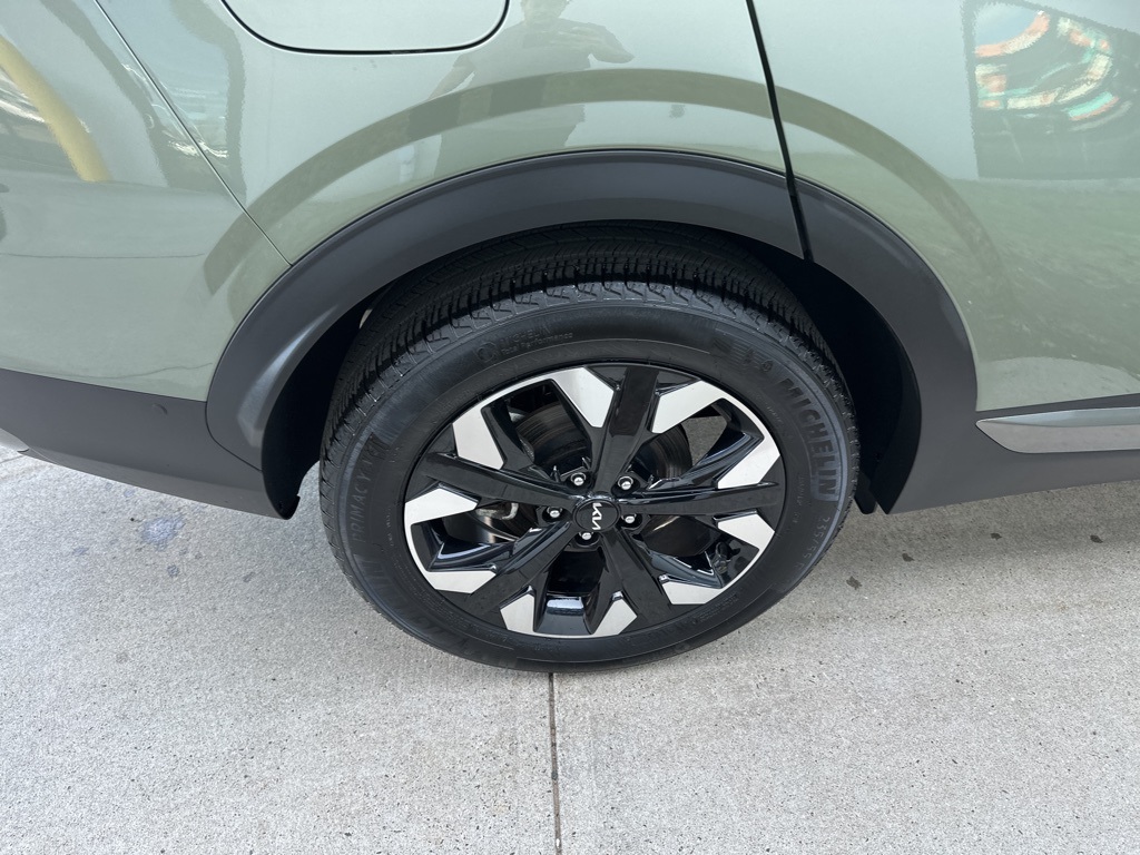 Vehicle image 11 of 27