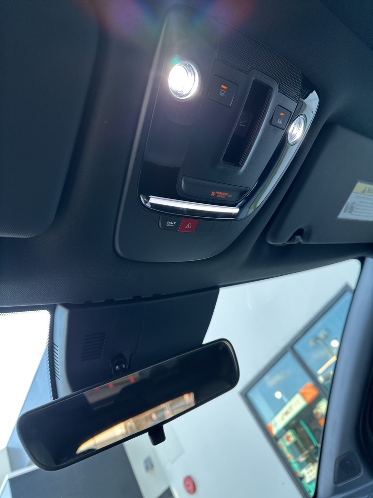 Vehicle image 25 of 27