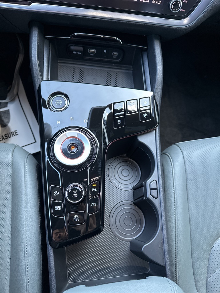 Vehicle image 24 of 27