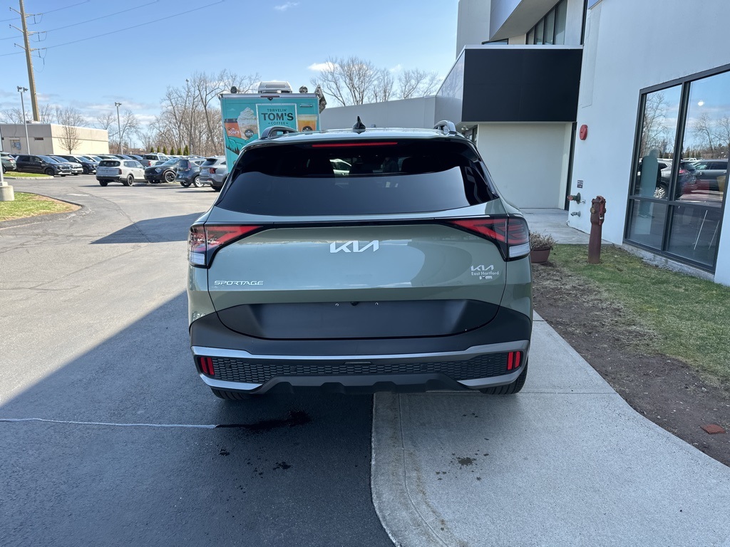 Vehicle image 8 of 27