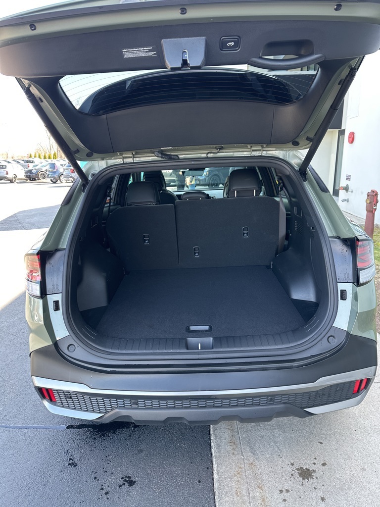 Vehicle image 9 of 27