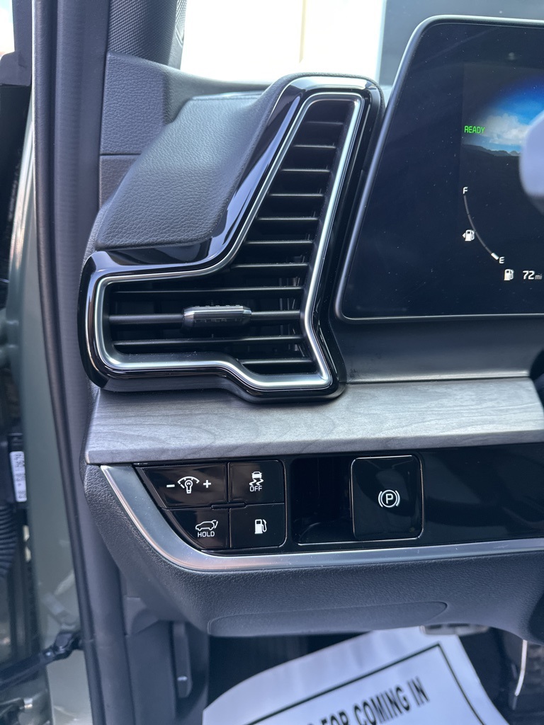 Vehicle image 21 of 27