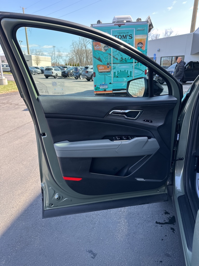 Vehicle image 20 of 27