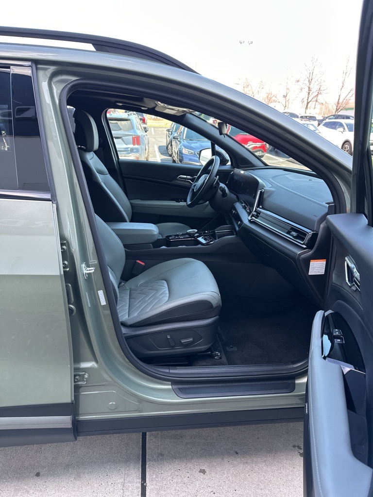 Vehicle image 15 of 27