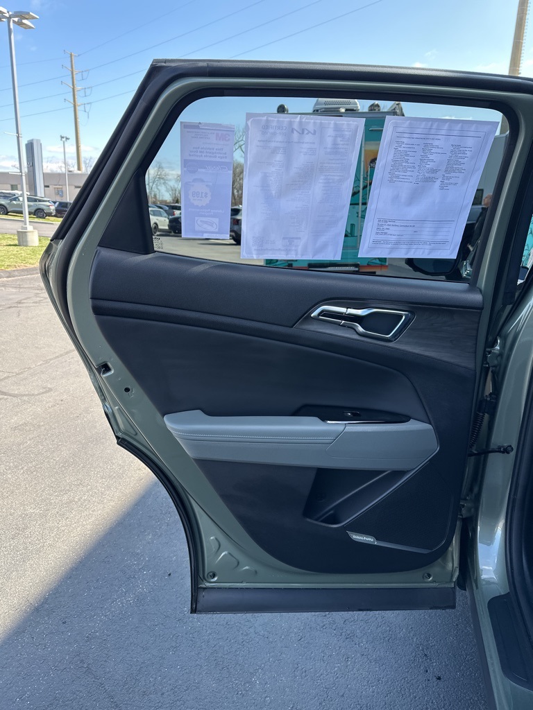 Vehicle image 16 of 27