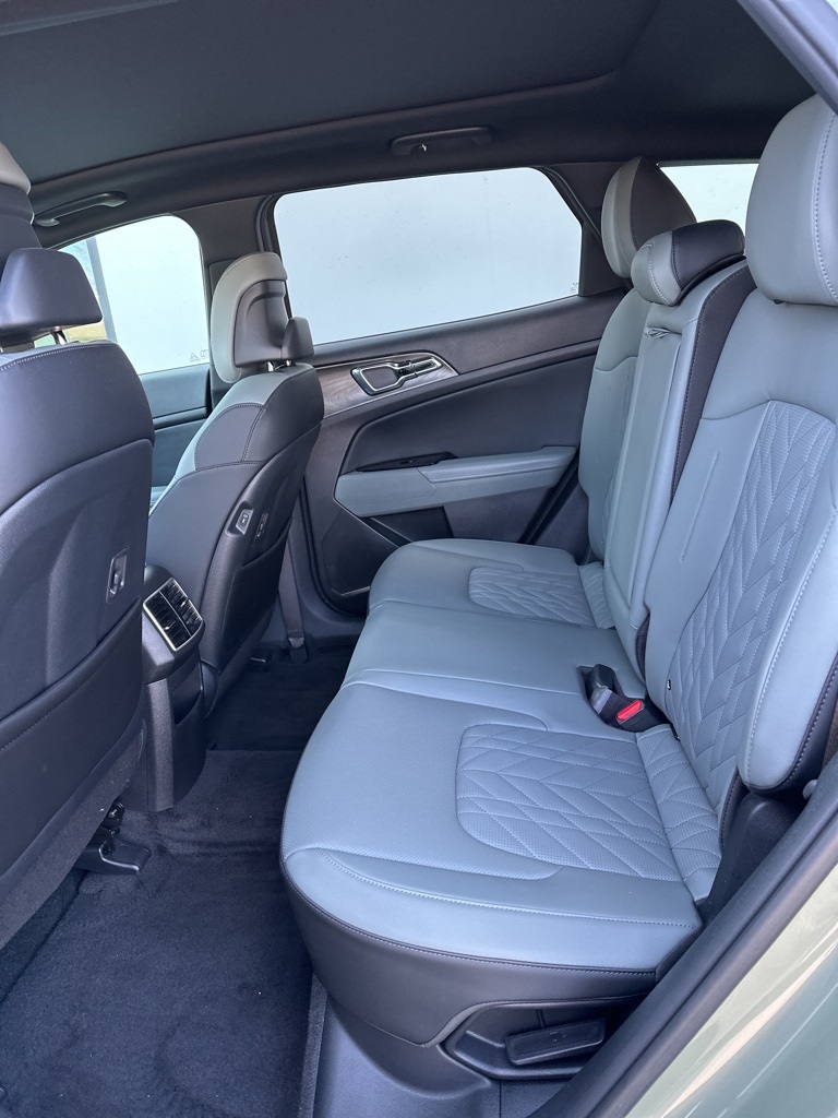 Vehicle image 17 of 27