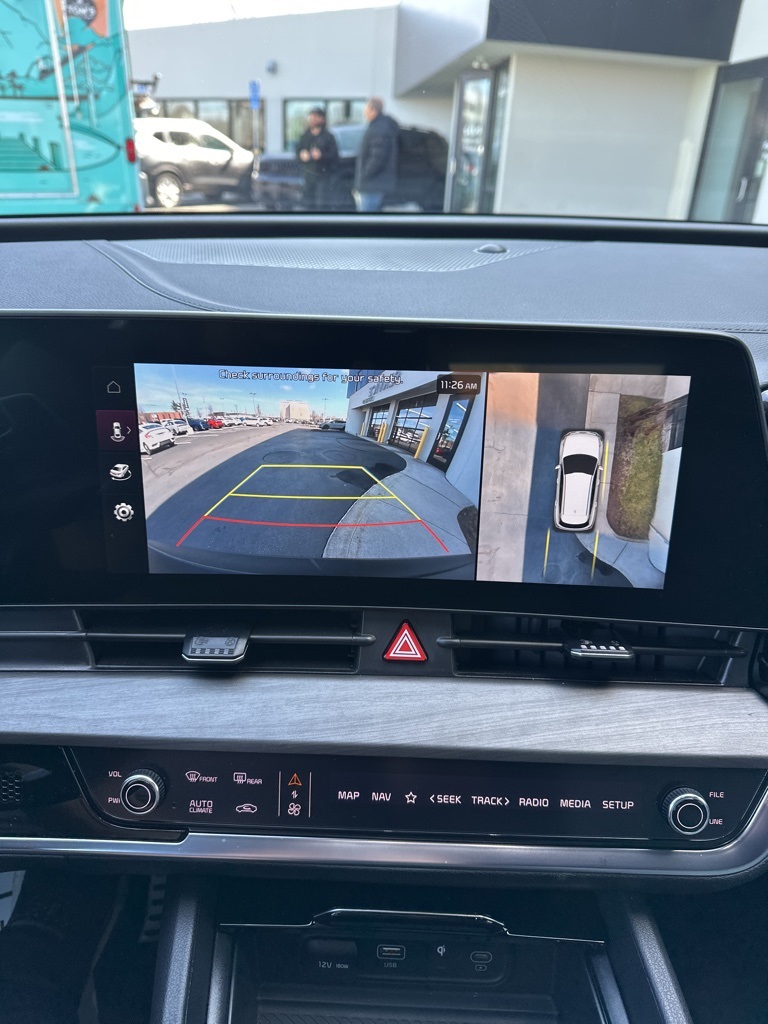 Vehicle image 23 of 27