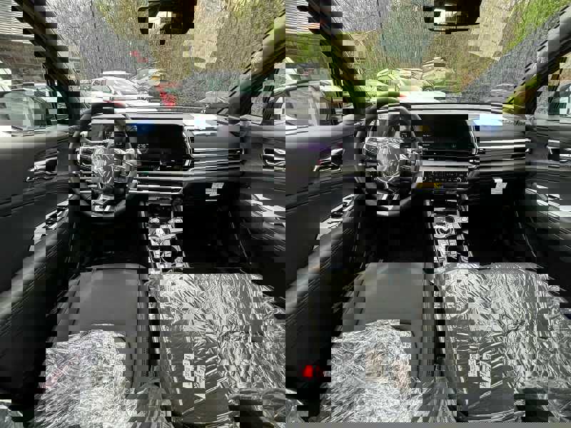 Vehicle image 21 of 29