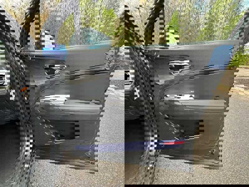 Vehicle image 19 of 29