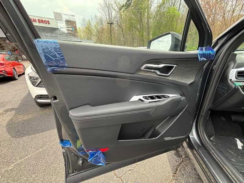 Vehicle image 12 of 31