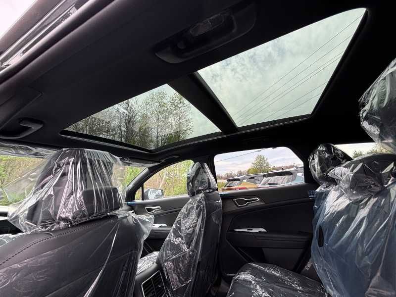 Vehicle image 21 of 31