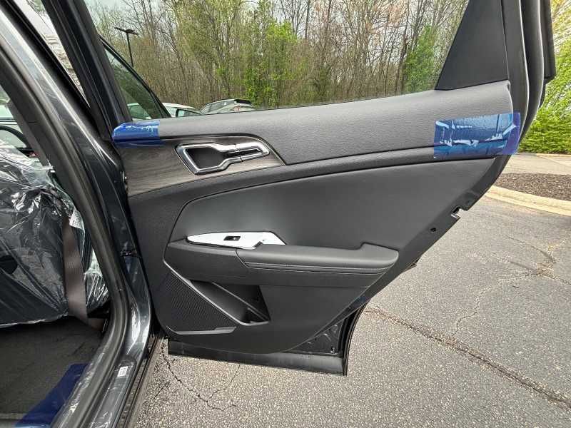 Vehicle image 17 of 31