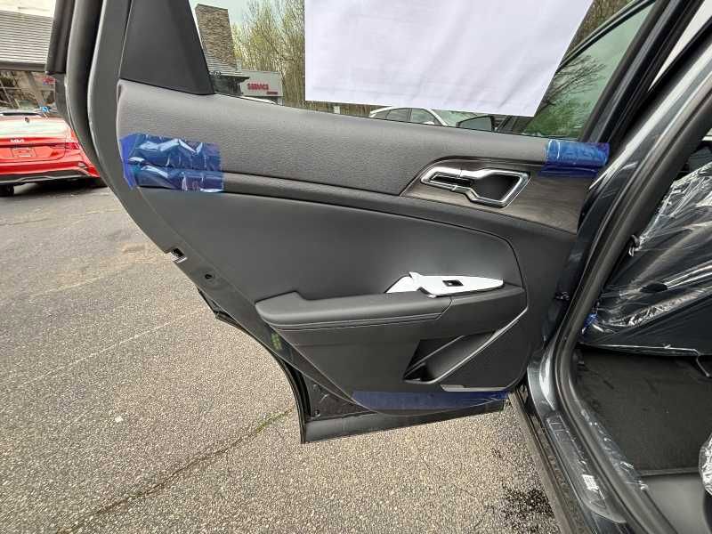 Vehicle image 14 of 31
