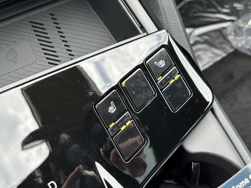 Vehicle image 23 of 31