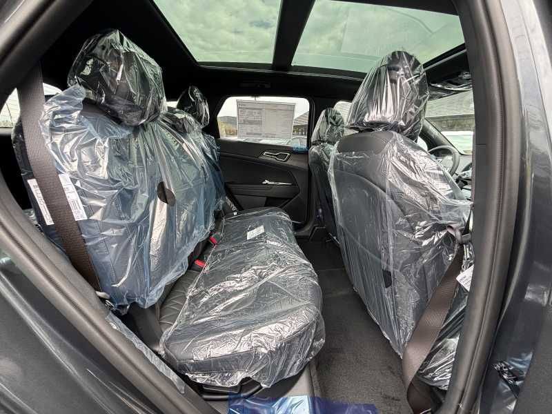 Vehicle image 18 of 31