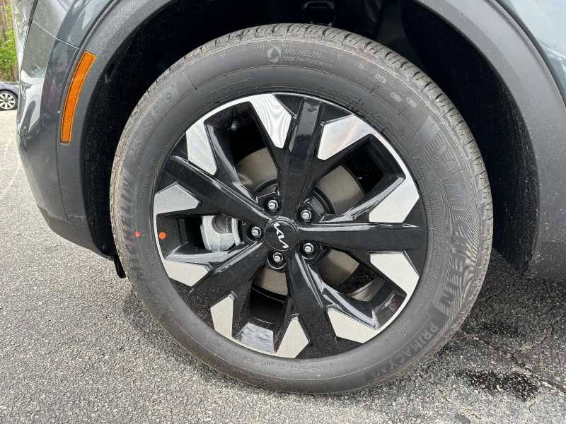 Vehicle image 11 of 31