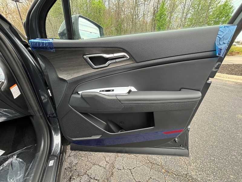 Vehicle image 19 of 31