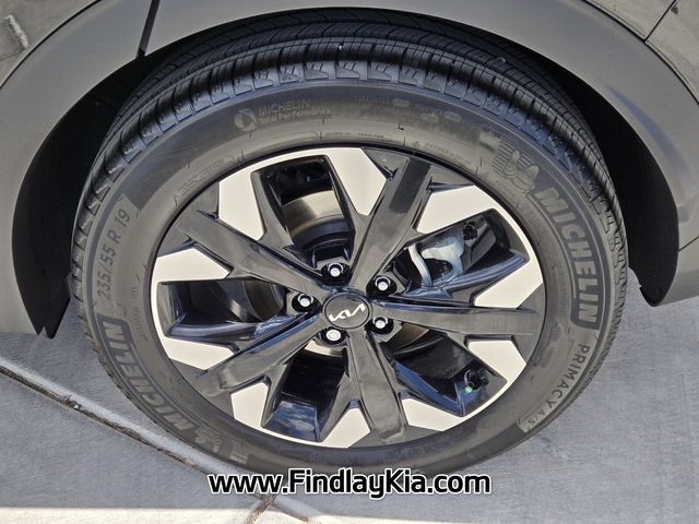Vehicle image 11 of 28