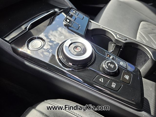 Vehicle image 25 of 28