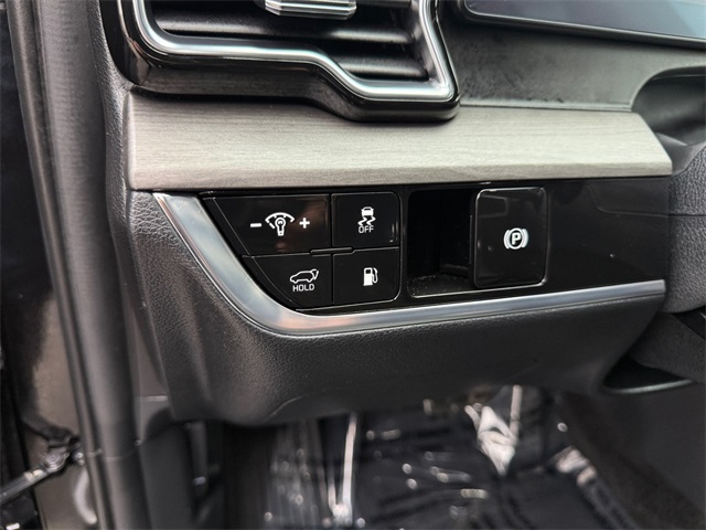 Vehicle image 25 of 27