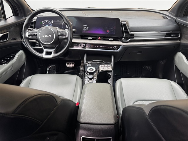 Vehicle image 10 of 27