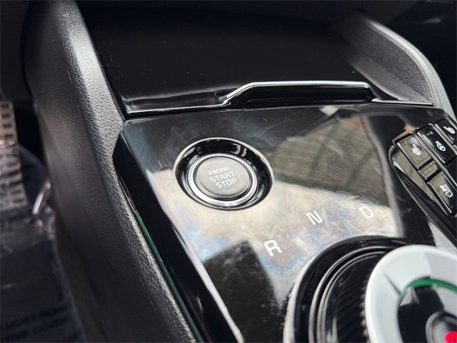 Vehicle image 23 of 27