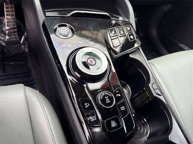 Vehicle image 16 of 27