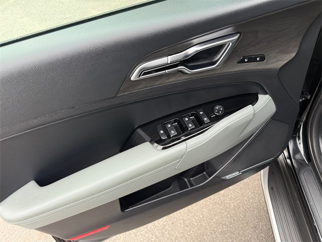 Vehicle image 15 of 27
