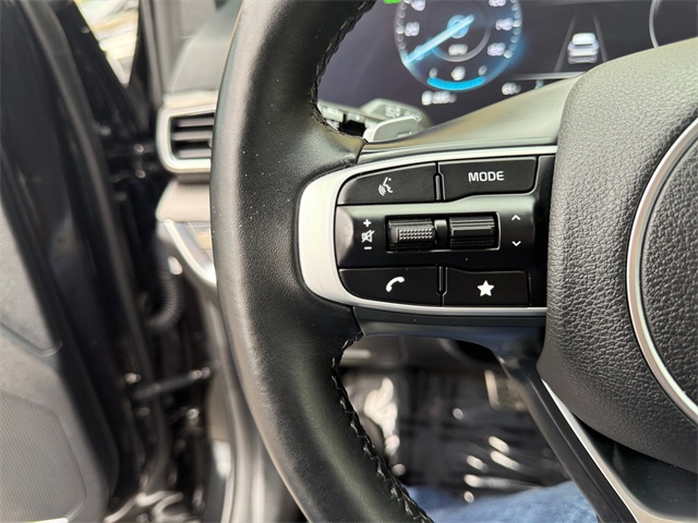 Vehicle image 21 of 27
