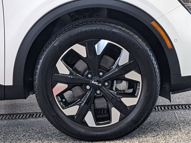 Vehicle image 36 of 38