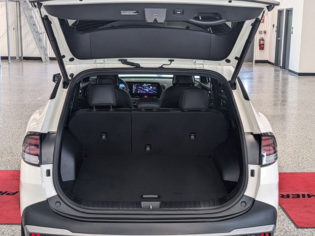 Vehicle image 31 of 38