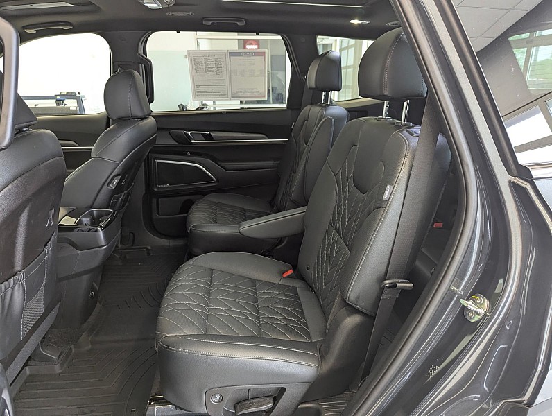 Vehicle image 47 of 74